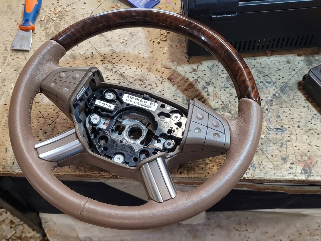 Volante en piel artesanal