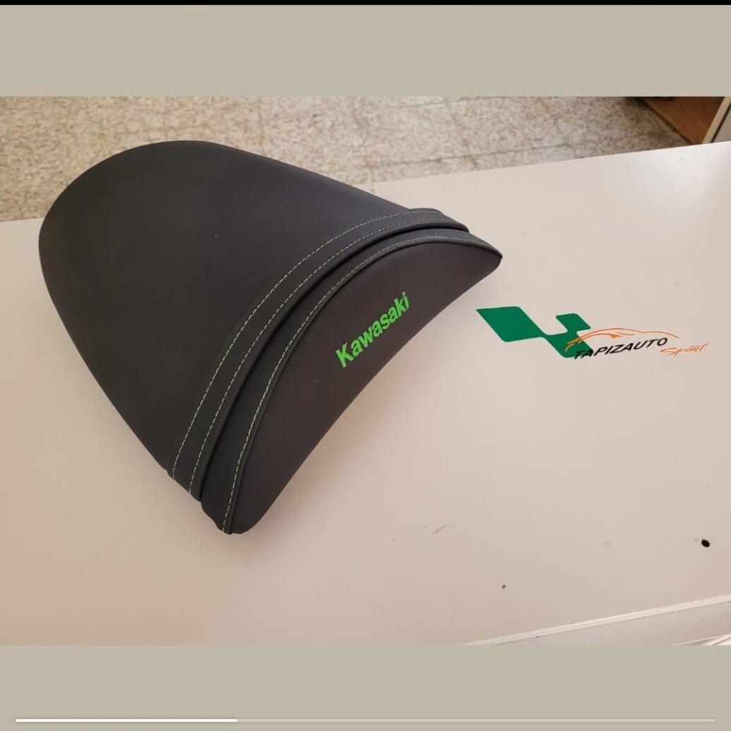 Asiento moto Kawasaki tapizado en negro
