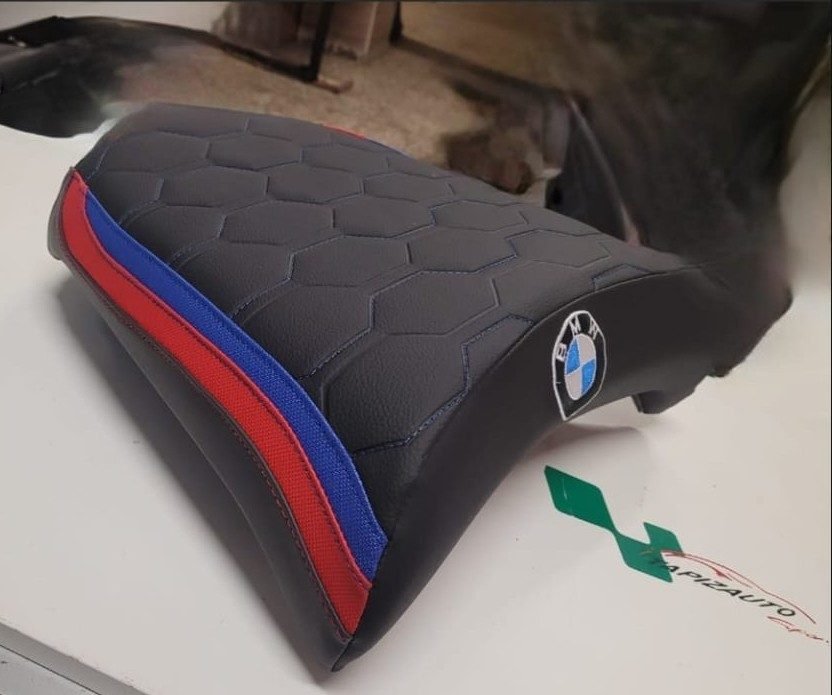 Detalle asiento BMW con logo original